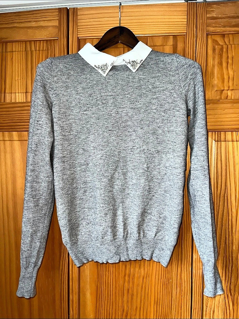 Forever 21 Embellished Collar Gray Sweater Size Small Like New
